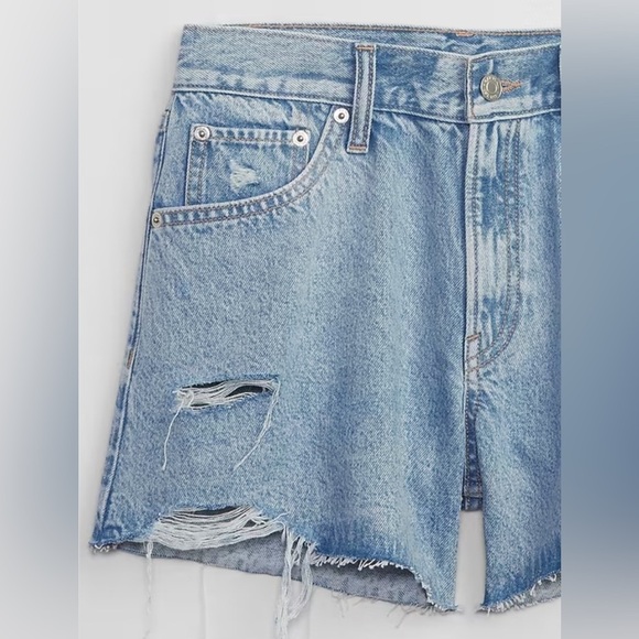 GAP Jean Shorts Women's Size 4 US Light Denim Mid Rise Destructed Stride NWT - Picture 10 of 12